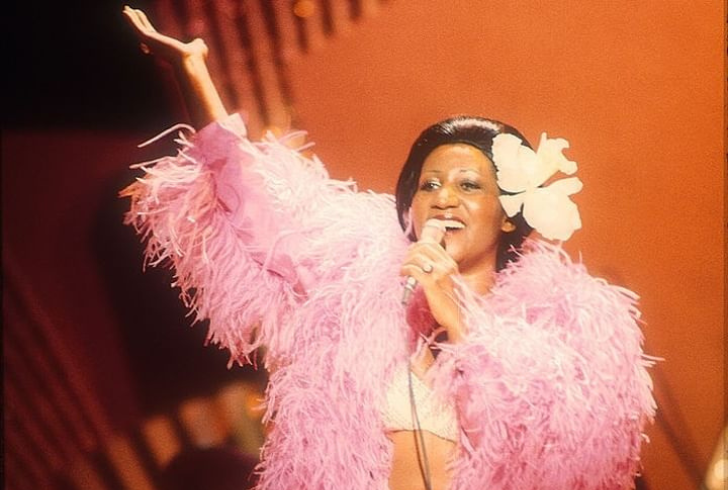 Aretha Franklin, showcases her unparalleled vocals in "Do Right Woman, Do Right Man"