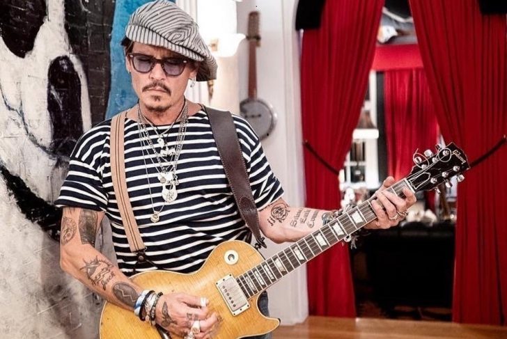 Is Johnny Depp a good guitar player?